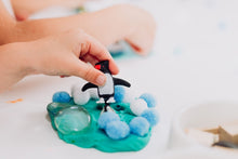 Load image into Gallery viewer, Penguin Arctic Playdough Tray Sensory Kit
